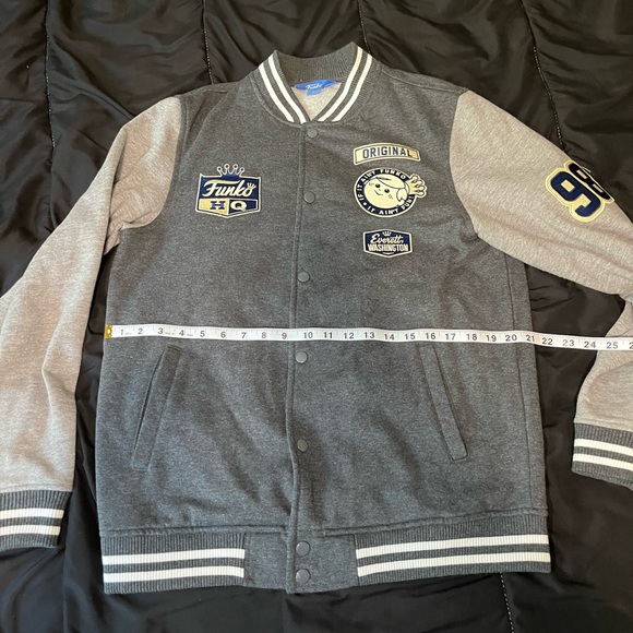 Men’s Funko Varsity jacket w/ Patches size Small Everett Freddy Funko Exclusive - Picture 9 of 13